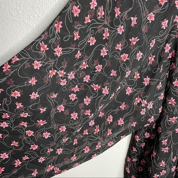 New With Tag Elizabeth And James Beautiful Black Sheer Floral Blouse - Picture 6 of 9
